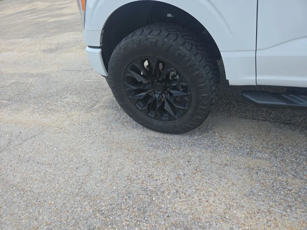Used 2023 Oxford White Ford XLT image 18
