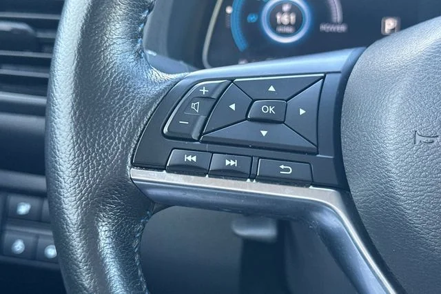 Used 2023 Silver Nissan SV Plus image 28