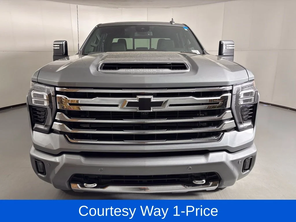 Used 2024 Gray Chevrolet High Country image 4