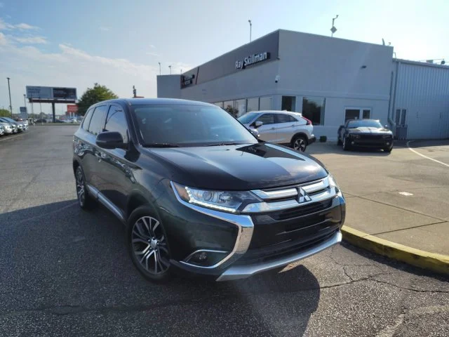 Used 2017 Black Mitsubishi SE image 1