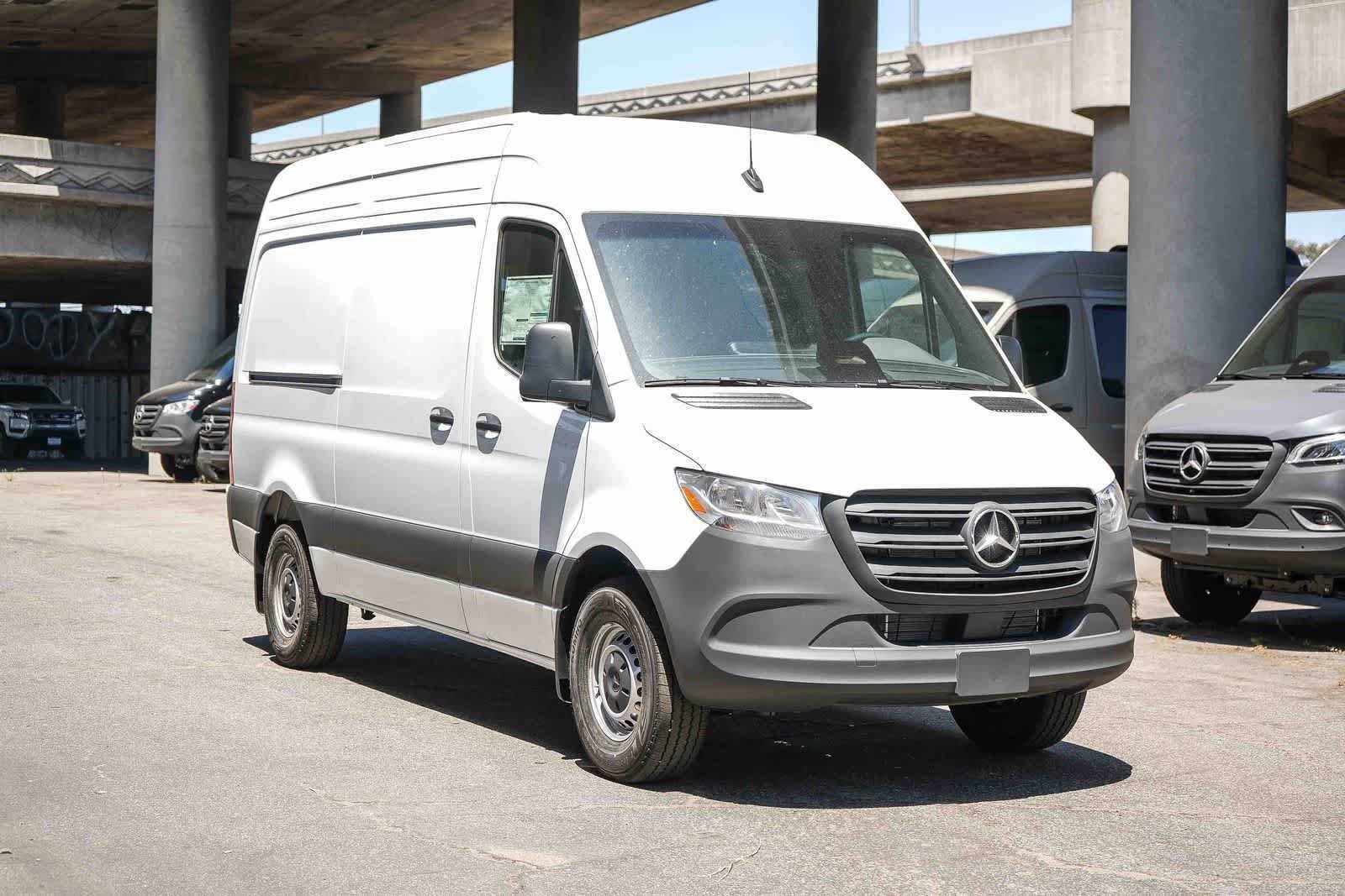 New 2026 Arctic White Mercedes-Benz RWD 2.0L I4 Diesel Turbocharged High Output image 3