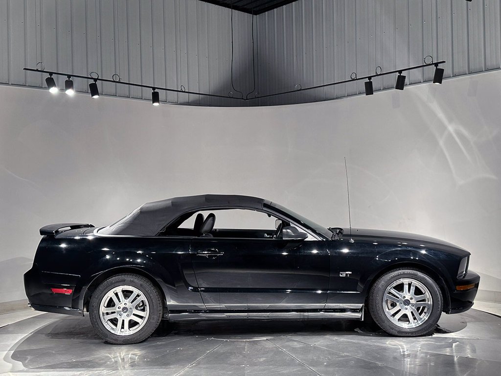 Used 2005 Black Ford  image 74