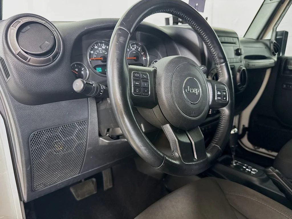 Used 2018 White Jeep Unlimited Willys Wheeler image 9