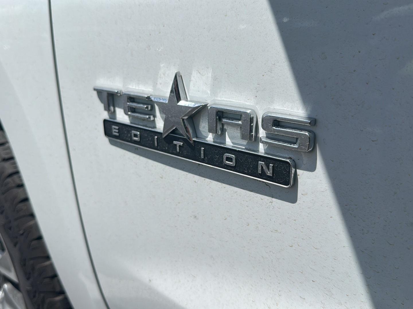 Certified Used 2025 Summit White Chevrolet LT image 18