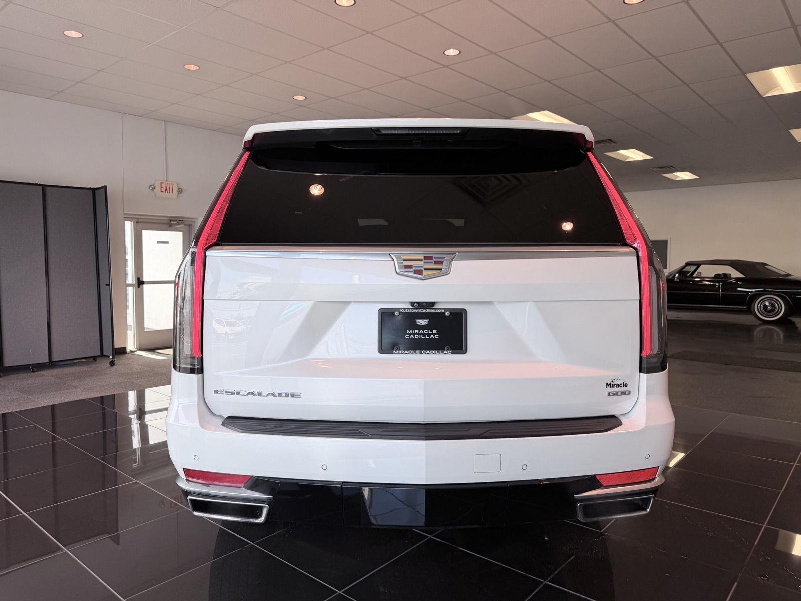 Used 2021 Crystal White Tricoat Cadillac Premium Luxury image 13