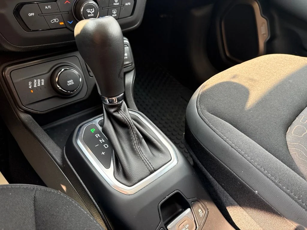 Used 2023 Black Jeep Latitude image 31