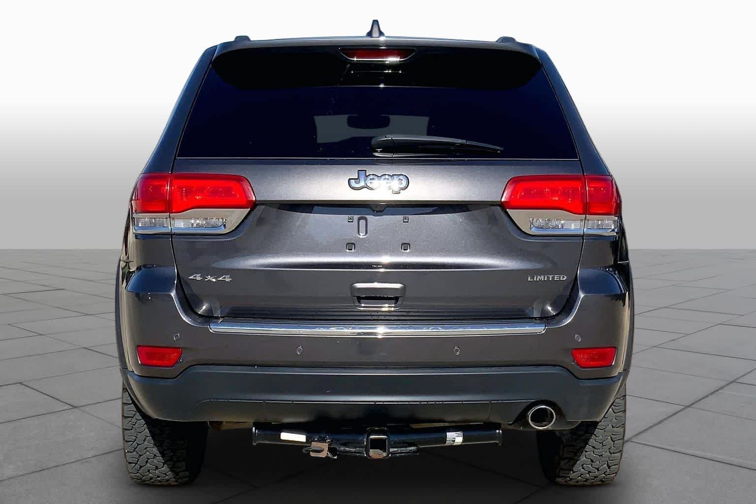 Used 2017 Granite Crystal Metallic Clearcoat Jeep Limited image 4