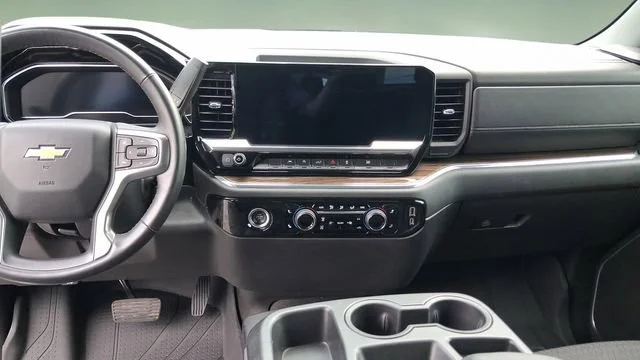 2024 Chevrolet Silverado 1500 LT - Photo 10