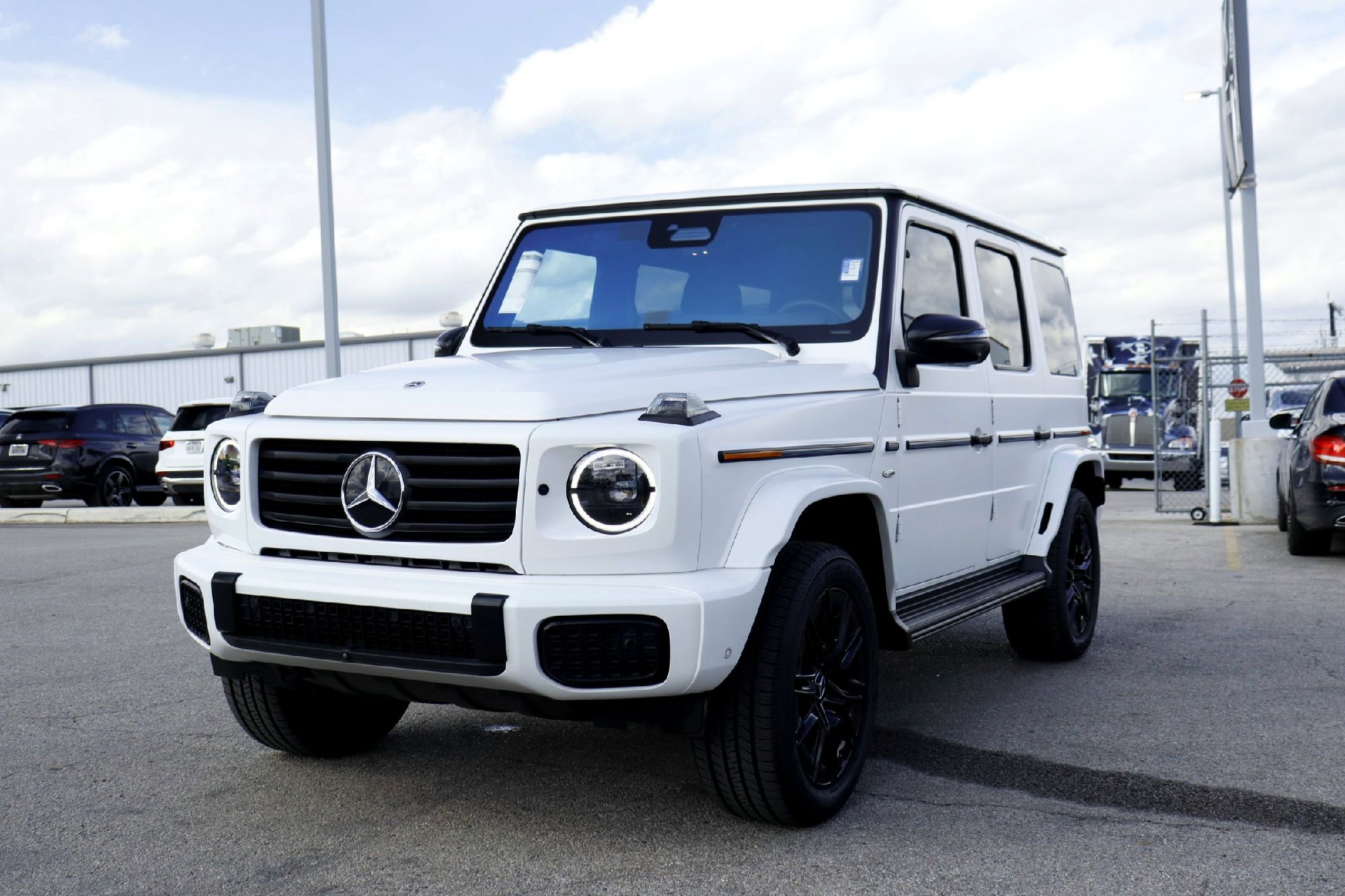 Used 2025 MANUFAKTUR Moonlight White Magno Mercedes-Benz G 580e image 7