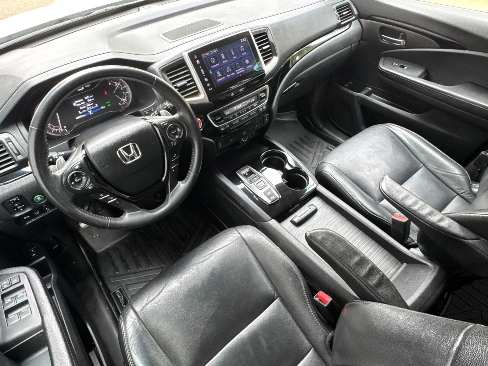 Used 2017 White Diamond Pearl Honda Touring image 9