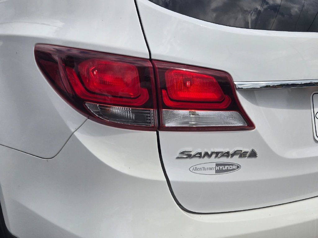 Used 2017 White Hyundai SE image 7