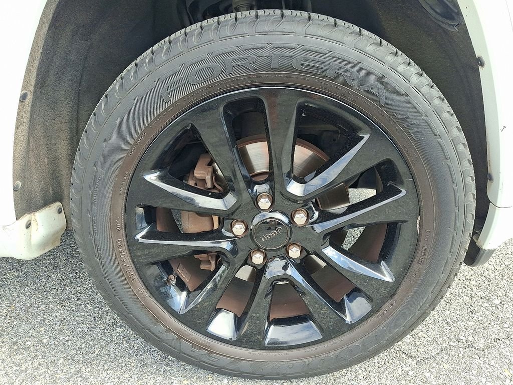 Used 2017 White Jeep Altitude image 9
