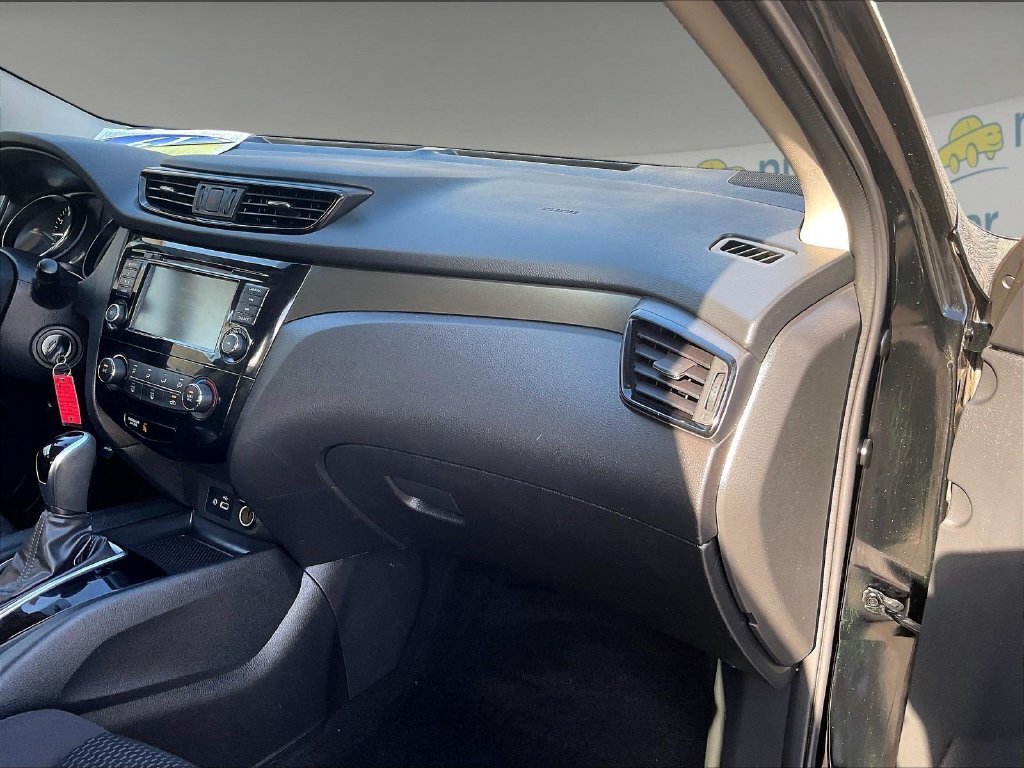 Used 2019 Black Nissan S image 13