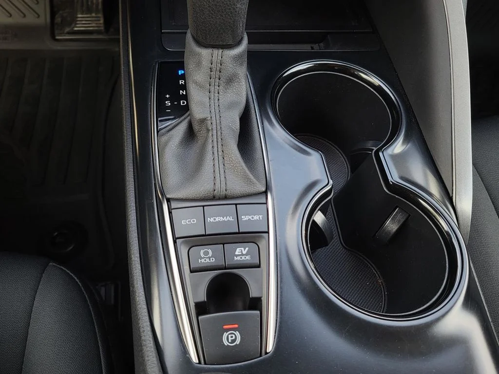 Used 2020 Silver Toyota LE image 23
