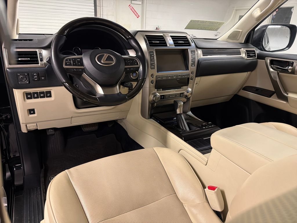 Used 2021 Black Lexus 460 image 28