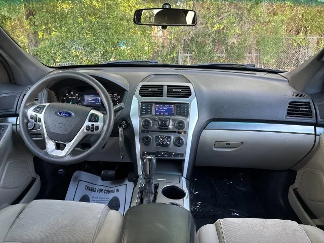 Used 2011 Blue Ford Base image 9