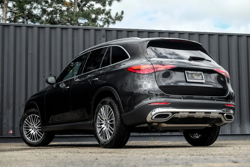 New 2026 Graphite Grey Metallic Mercedes-Benz GLC 300 image 2