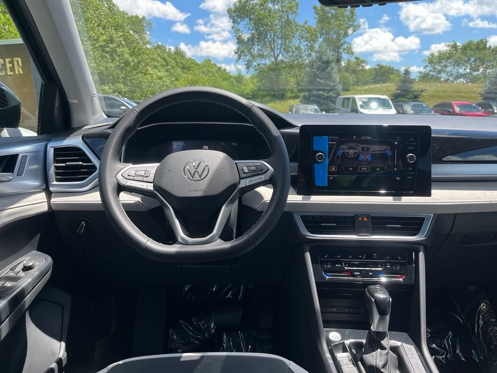 New 2026 Black Volkswagen 1.5T SE image 20