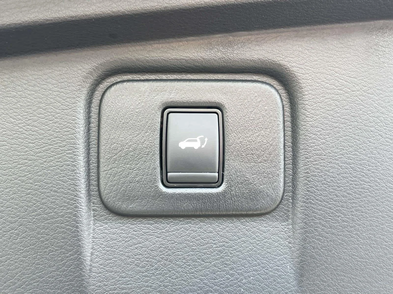 Used 2020 Gun Metallic Nissan SL image 21