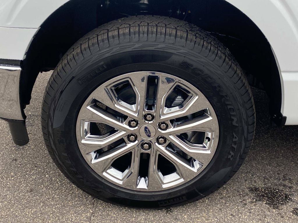 New 2026 Oxford White Ford XLT image 7