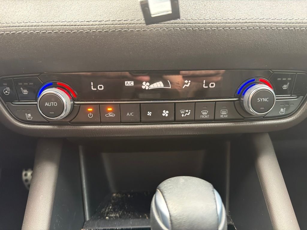 Used 2020 White Mazda Signature image 13