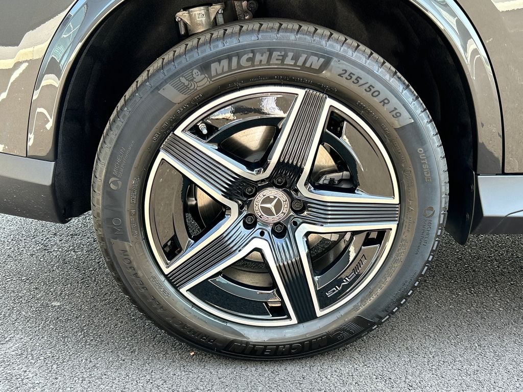 New 2026 Graphite Grey Metallic Mercedes-Benz GLC 300 image 33
