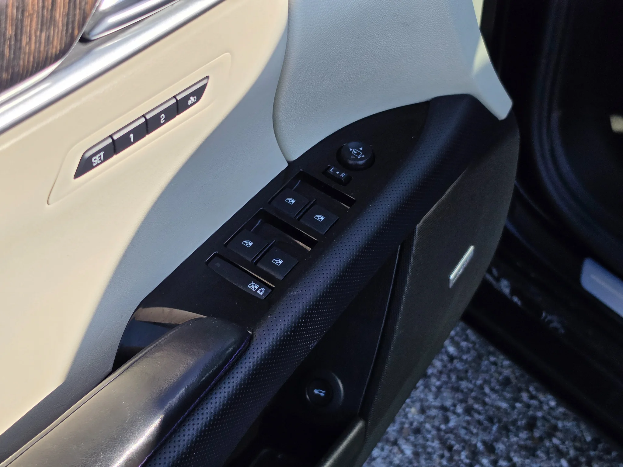Used 2015 Black Diamond Tricoat Cadillac Platinum image 18