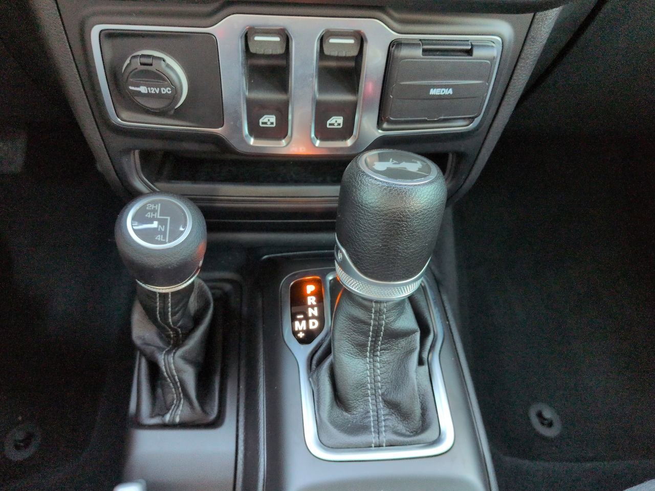 Certified Used 2024 Anvil Clear Coat Jeep Sport S image 16