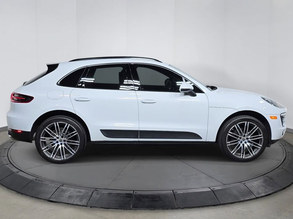 Used 2018  Porsche  image 8