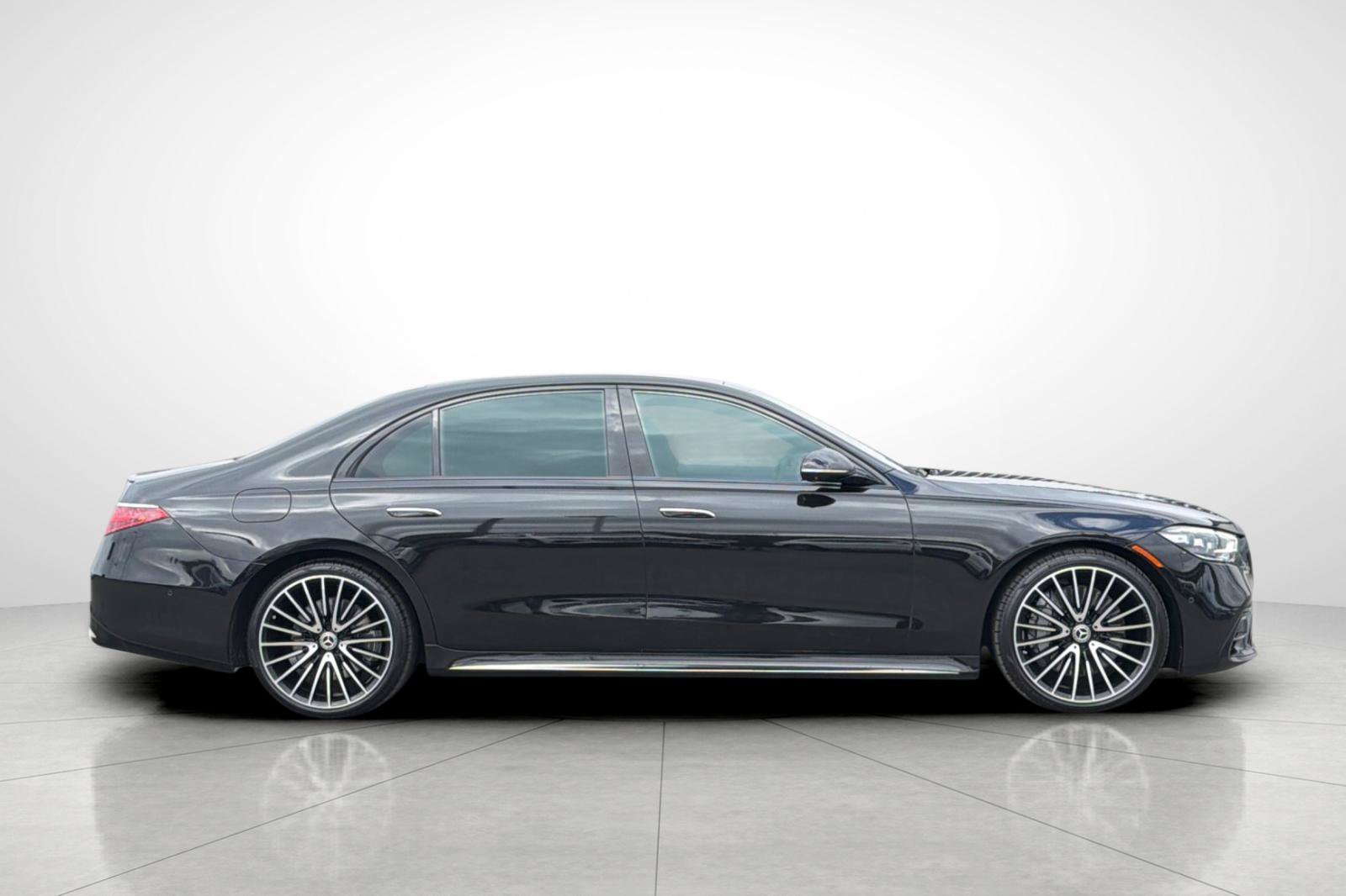 Used 2023 Black Mercedes-Benz S 580 image 33