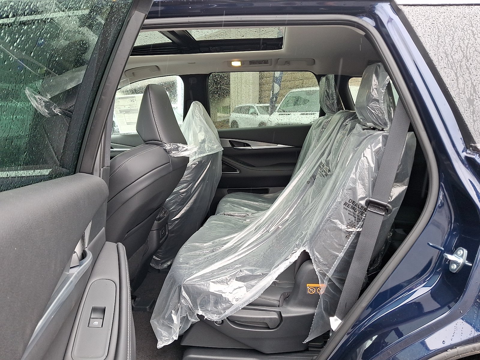 New 2027 GRAND BLUE INFINITI Luxe AWD image 5