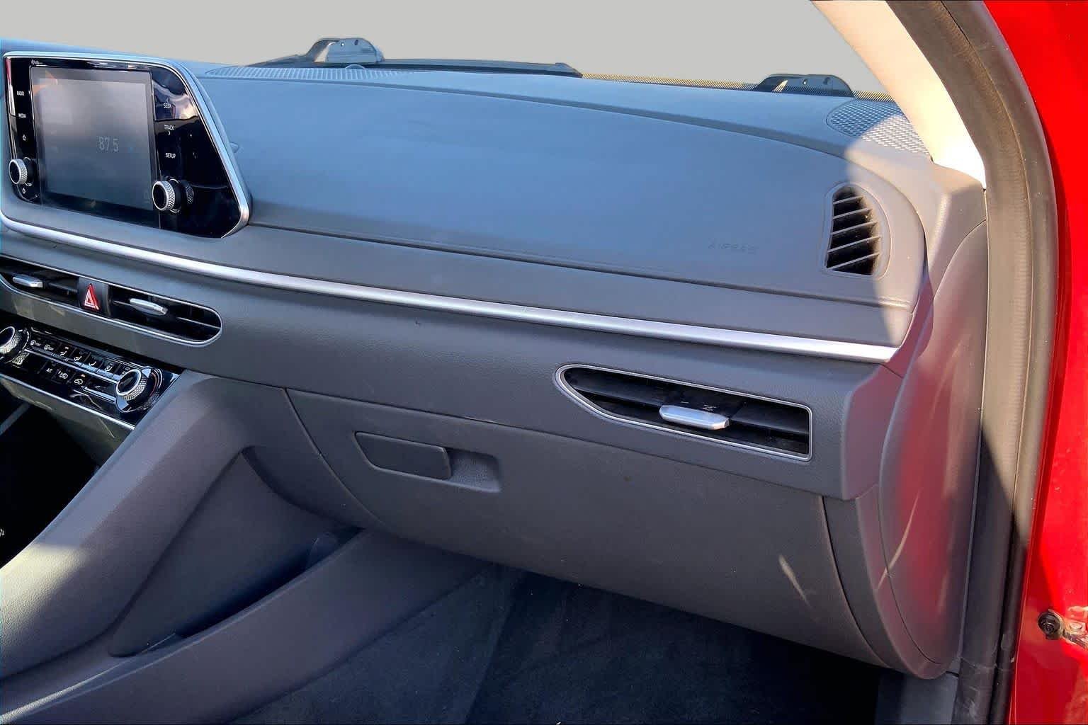 Used 2021 Calypso Red Hyundai SE image 18