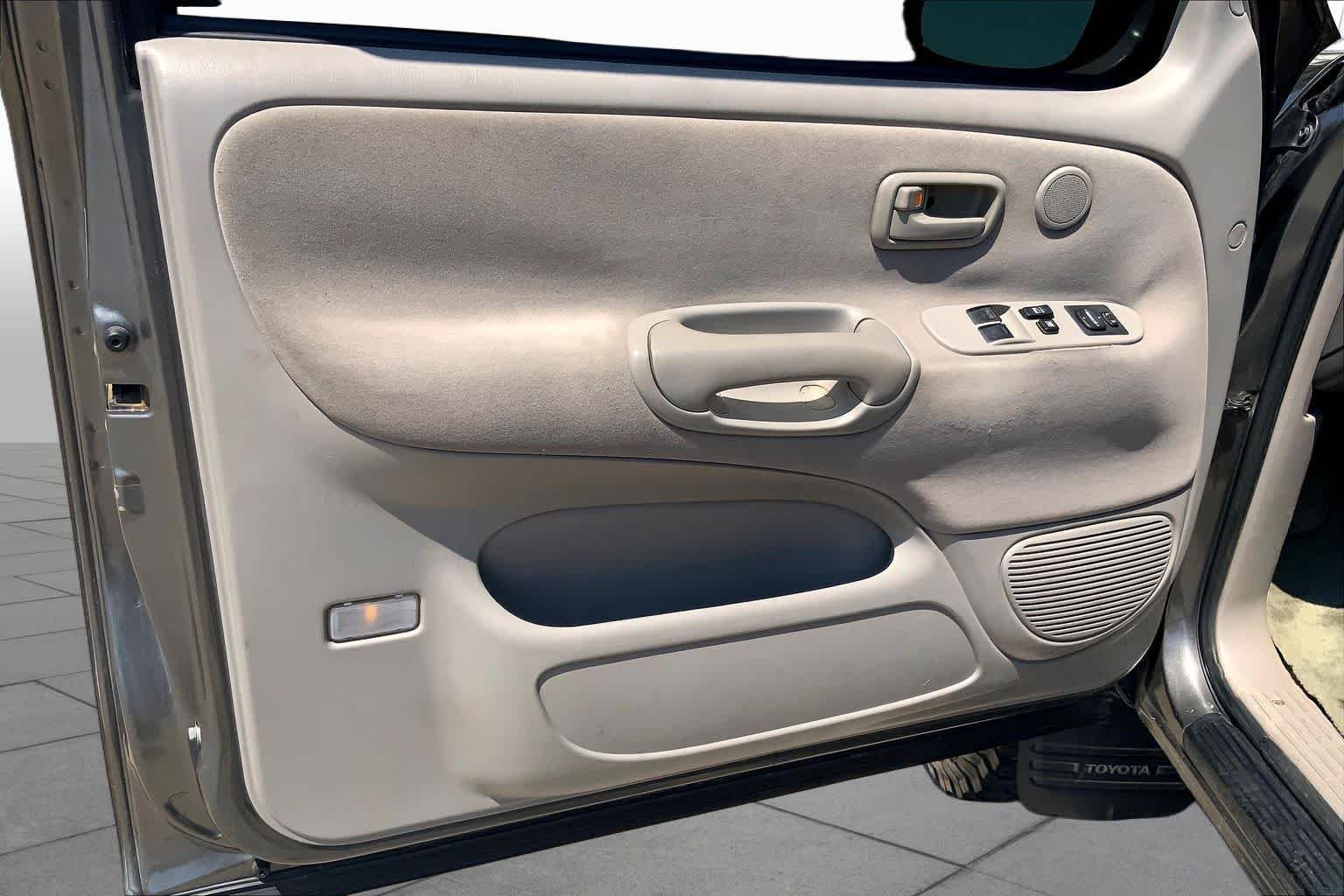 Used 2006 Phantom Gray Pearl Toyota SR5 image 18