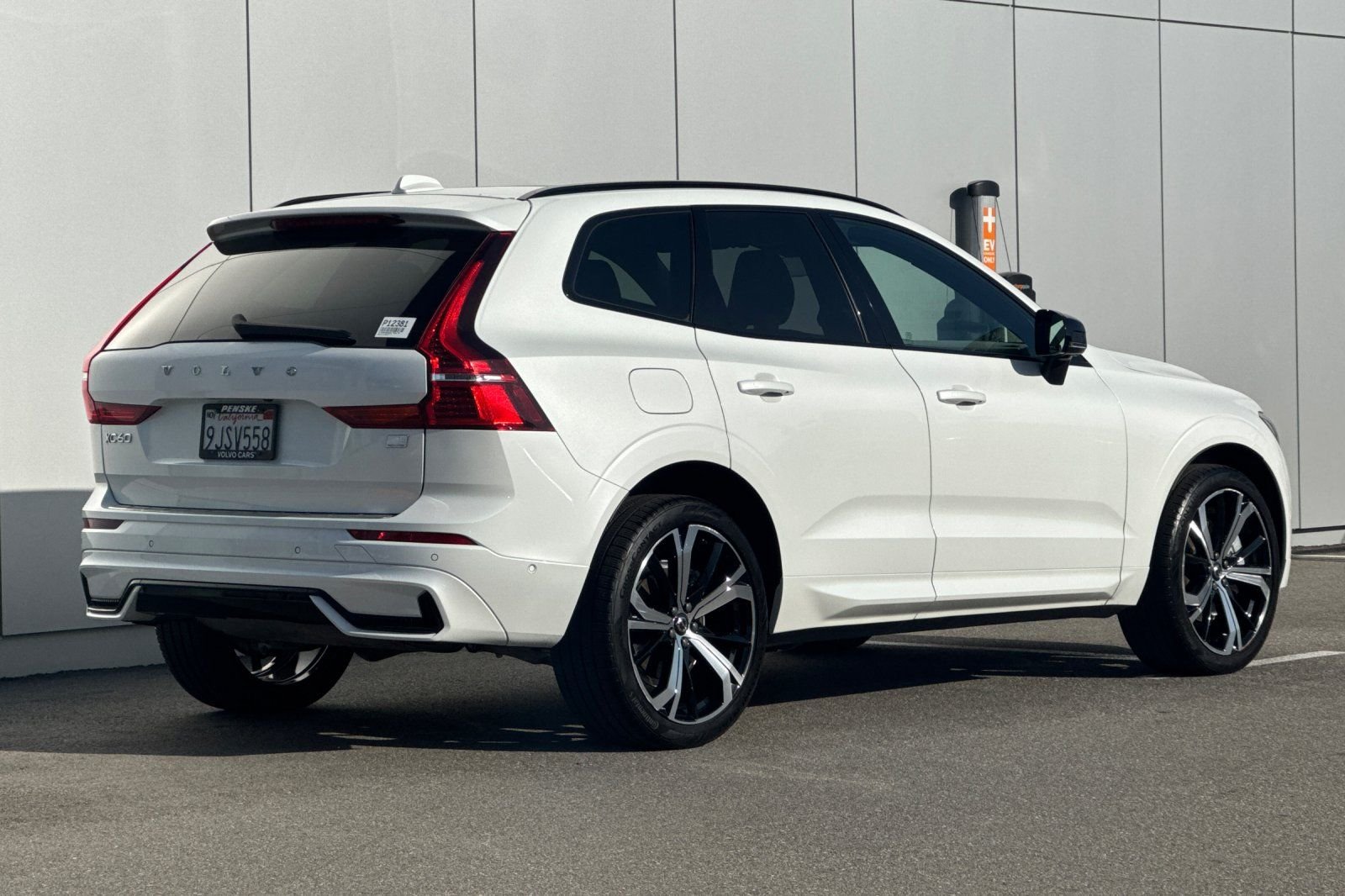Used 2024 White Volvo Ultimate image 5