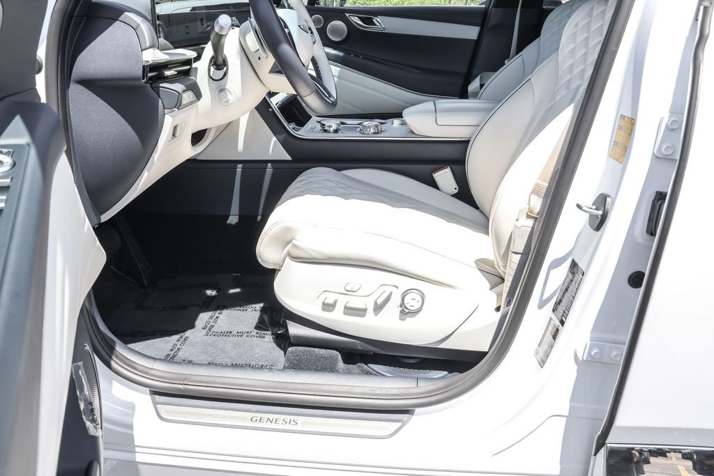 Used 2025 White Genesis 3.5T Prestige image 25
