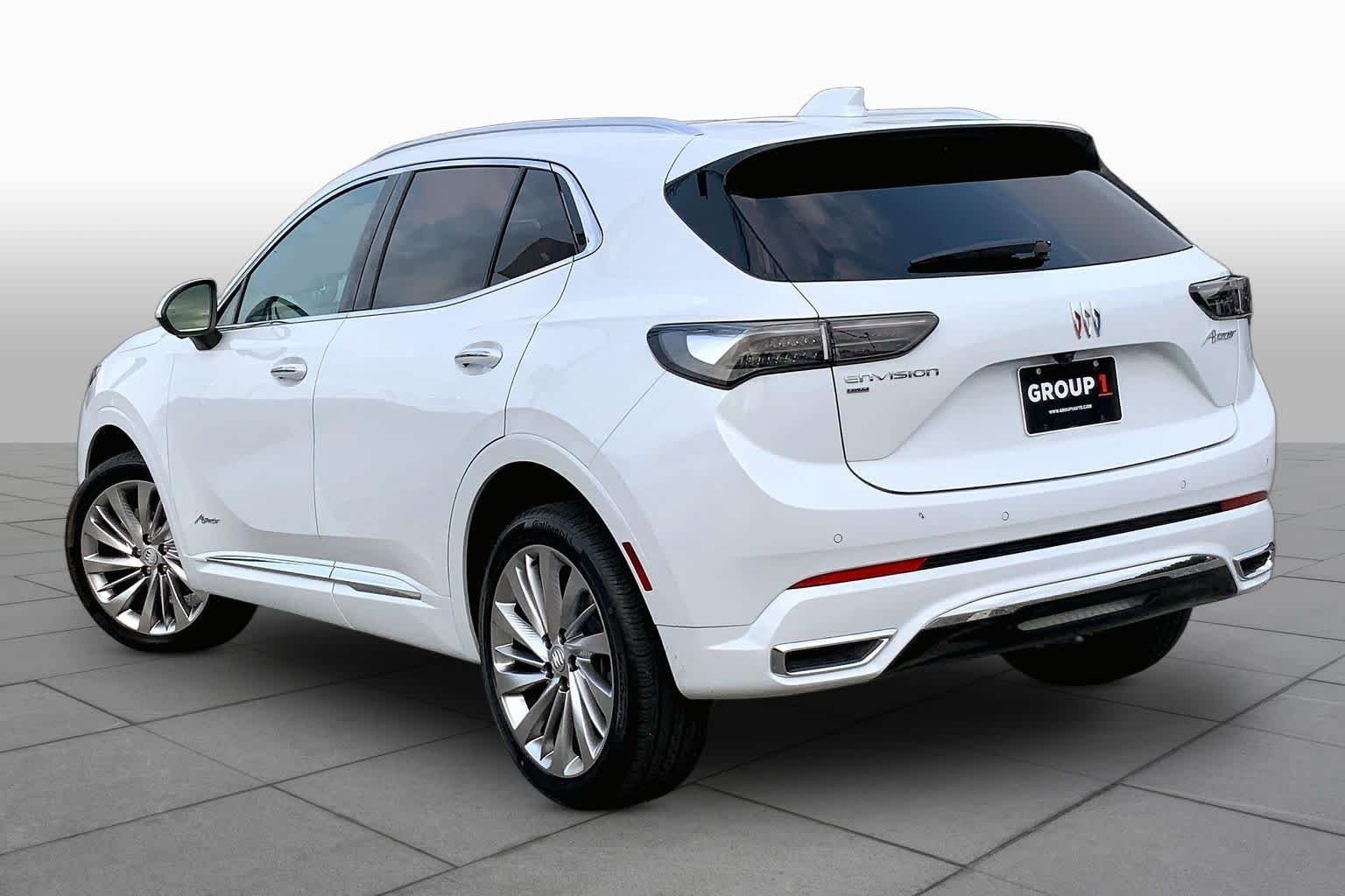 Used 2026 Iridescent White Tricoat Buick Avenir image 11