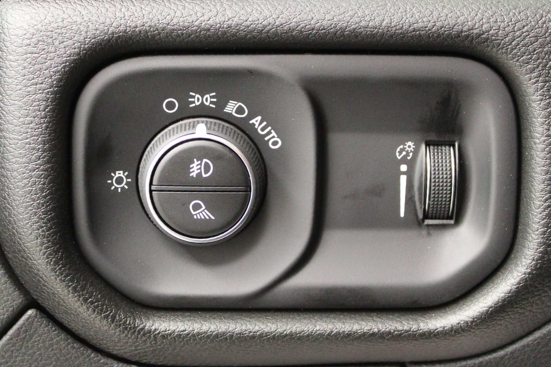 2026 RAM 1500 Warlock - Photo 30
