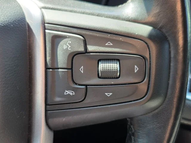 Used 2021 White GMC SLT image 21