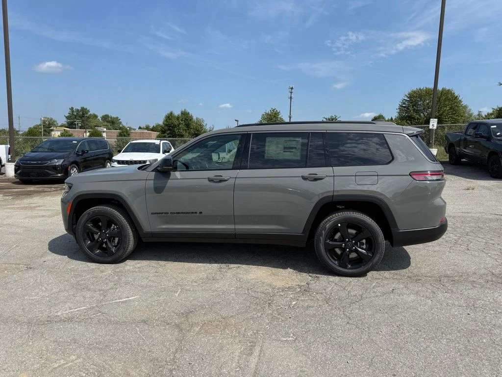 New 2027 Sting-Gray Clearcoat Jeep Limited image 9