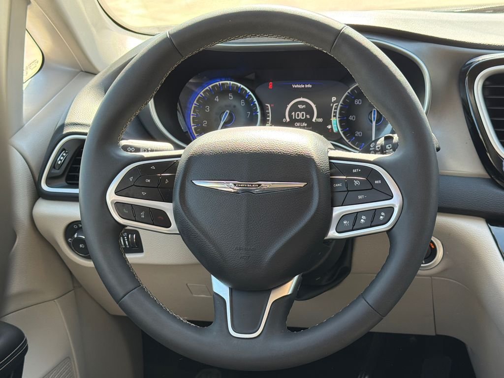 Used 2024 Silver Chrysler Touring L image 14