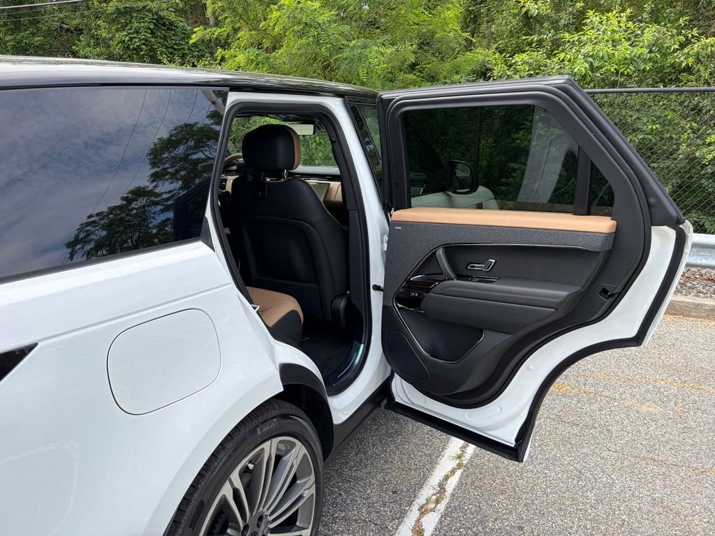 New 2026 Fuji White Land Rover Dynamic SE image 16