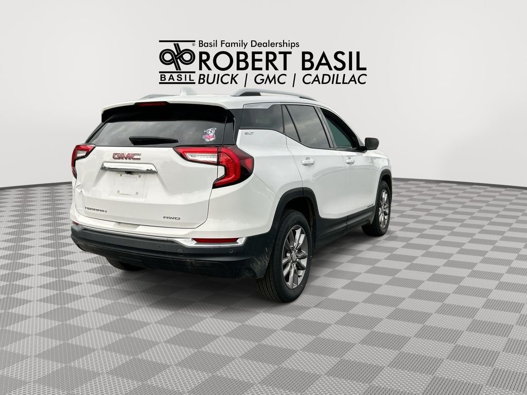 Used 2024 White GMC SLT image 6