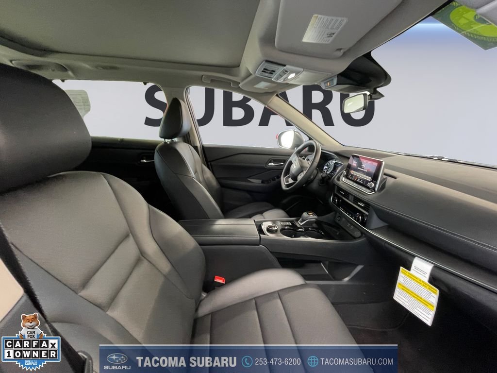 Used 2025 Gray Nissan SV image 17