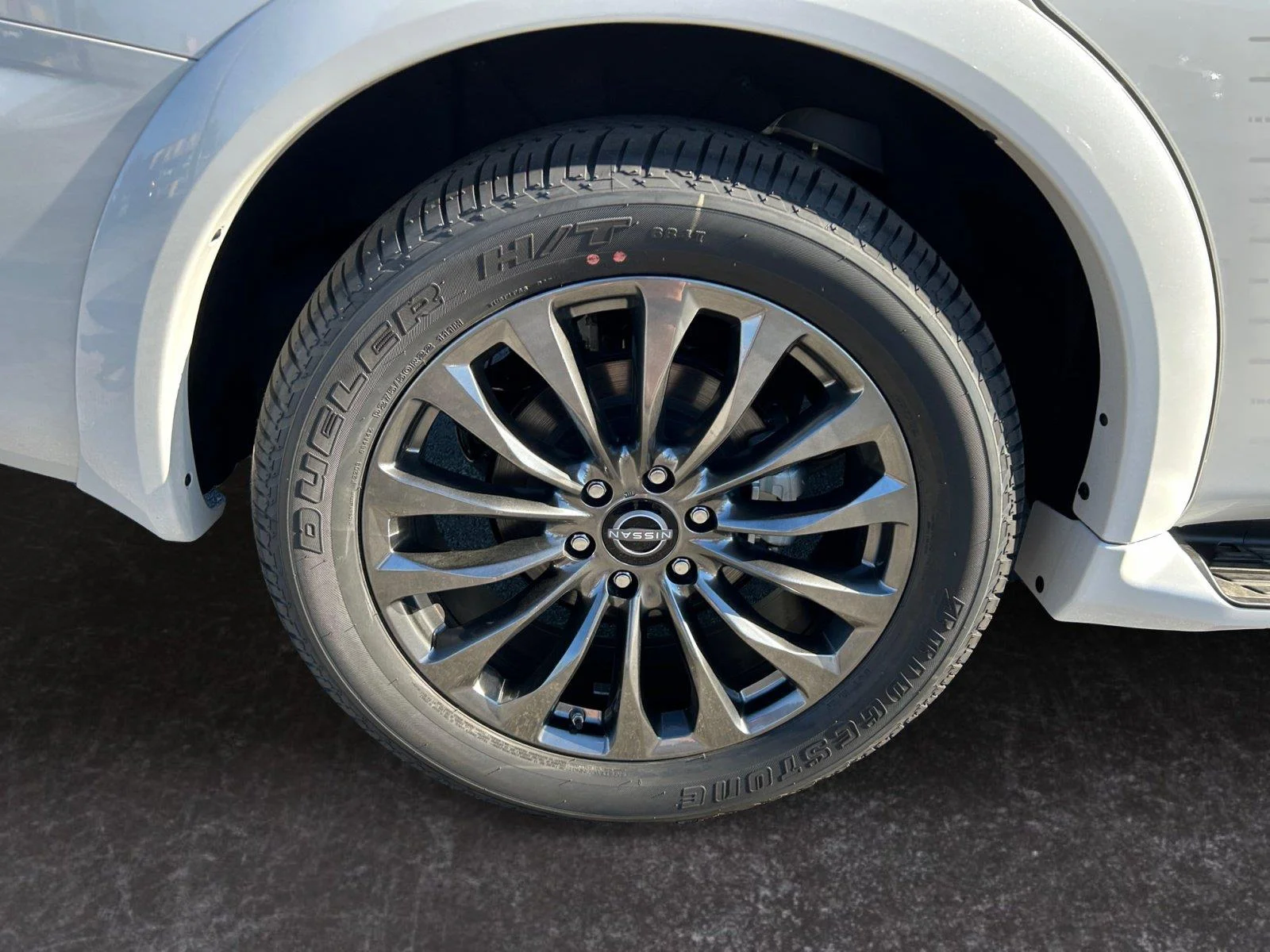 Used 2023 Aspen White Tricoat Nissan Platinum image 28
