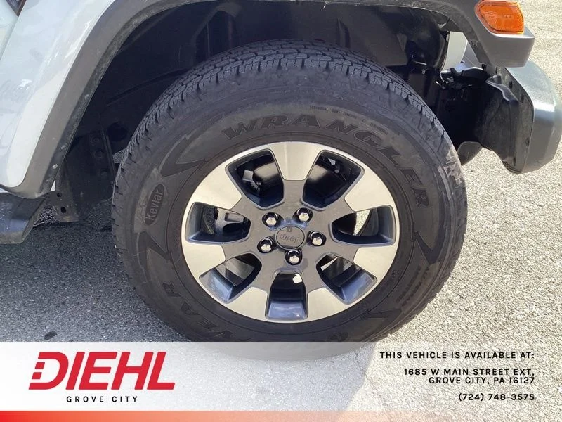 Used 2022 White Jeep Unlimited Sahara image 9