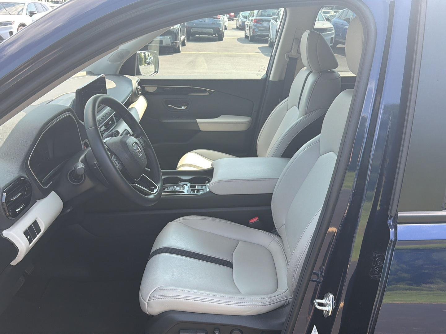 Used 2026 Obsidian Blue Pearl Honda RTL image 15