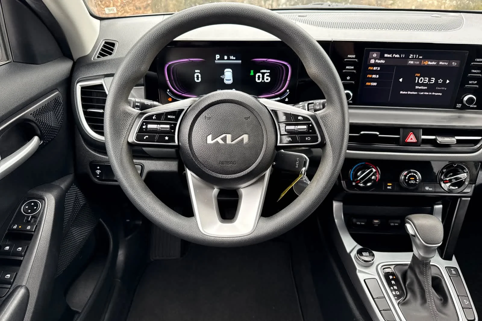 Used 2024 Snow White Pearl Kia LX image 15