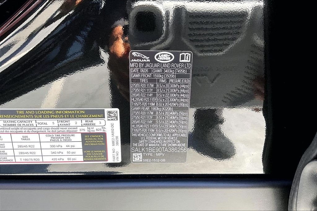 New 2026 SANTORINI BLACK Land Rover Autobiography image 8