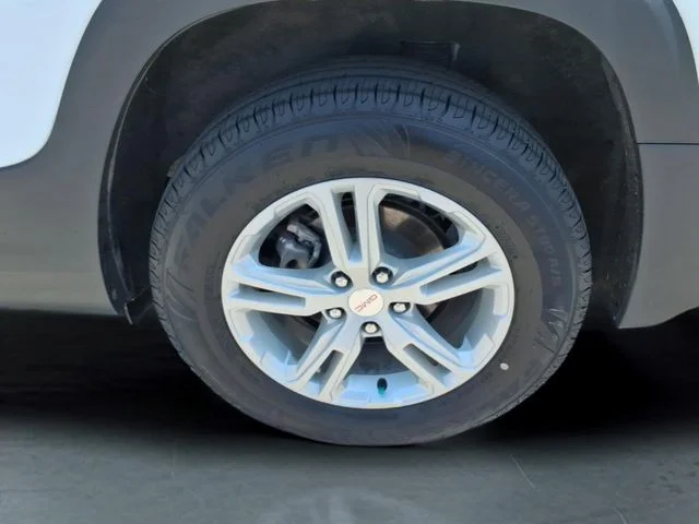 Used 2023 White GMC SLE image 14