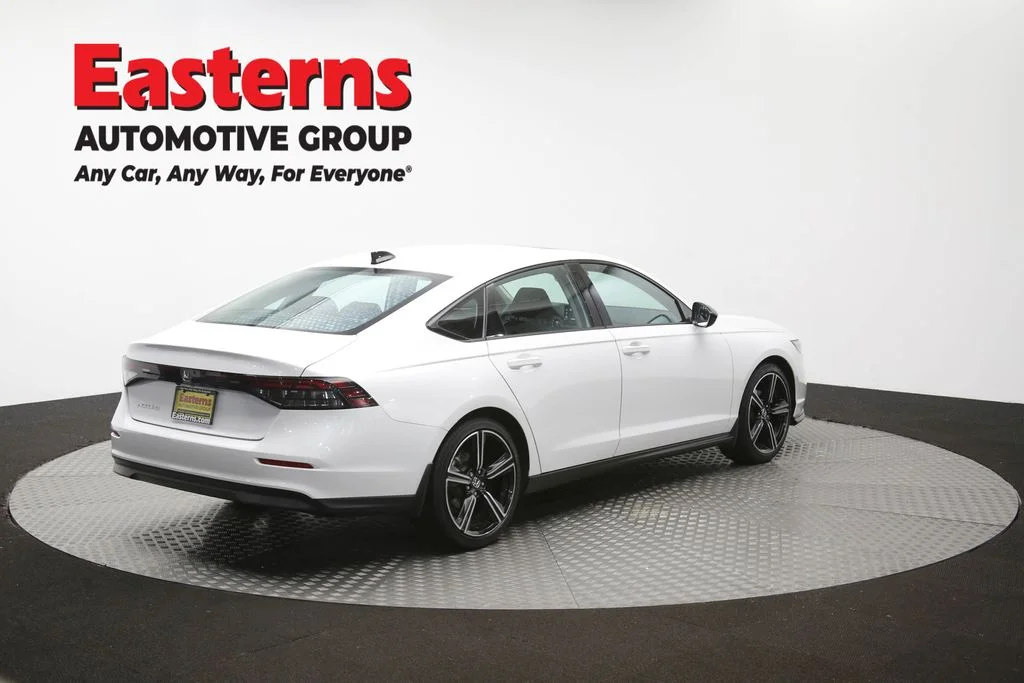 Used 2026 White Honda SE image 40